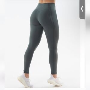 Alphalete Pulse Kinetic Porcelain Gray Leggings, S